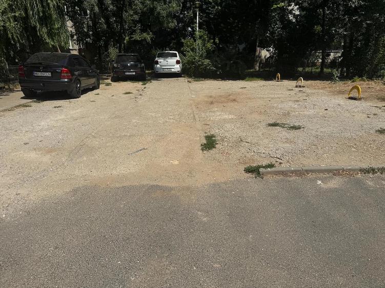Teren de 256 mp, în Rahova