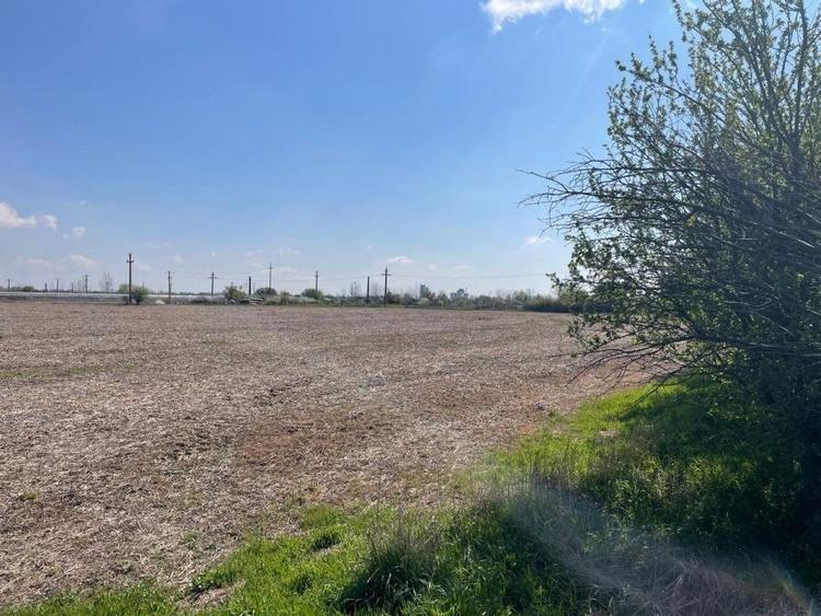 Teren Construcții extravilan de 3300 mp, în Central