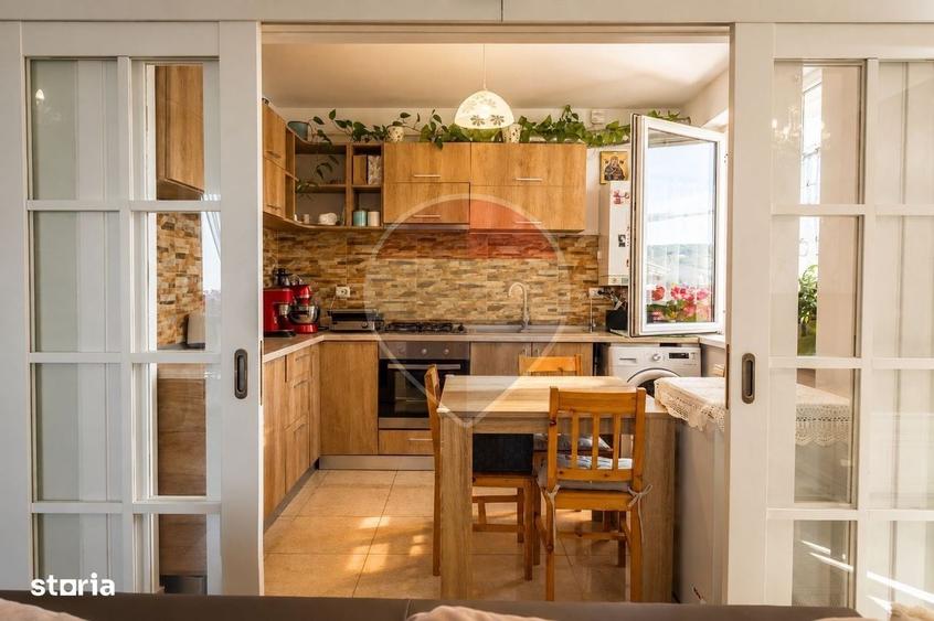 Apartament cu 3 camere decomandat în Păun