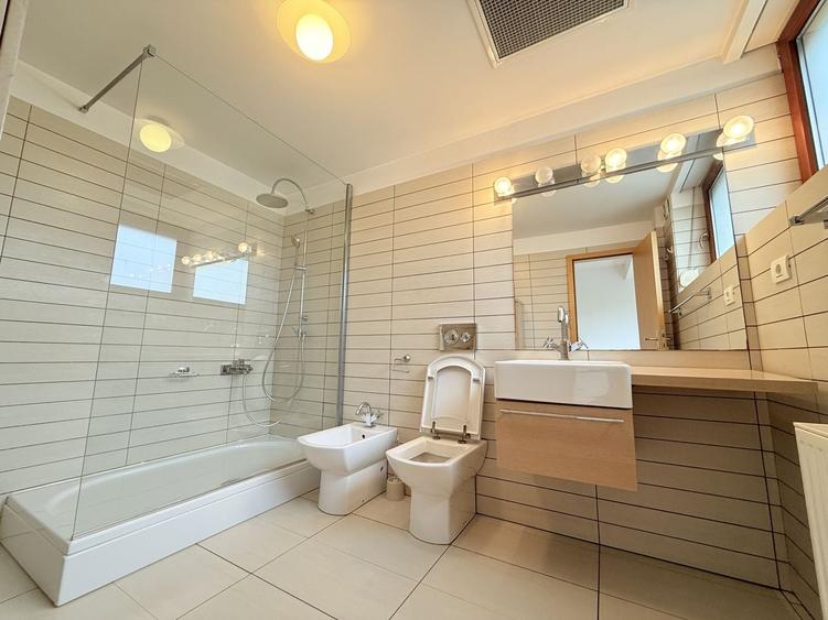 Apartament cu 4 camere în Calea Victoriei