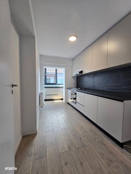 Apartament cu 4 camere decomandat în Dobroești