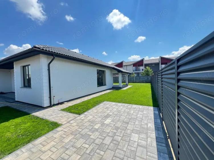 Casă cu 6 camere cu Teren 470 Mp în Sânpetru