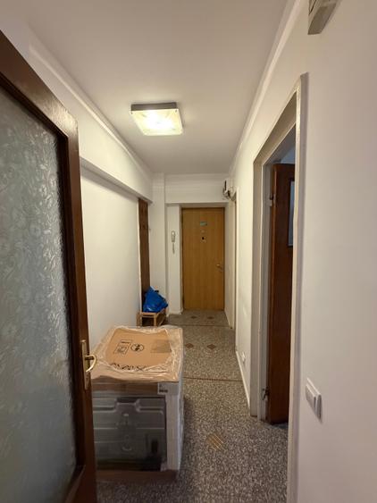 Apartament cu 3 camere semidecomandat în Universitate