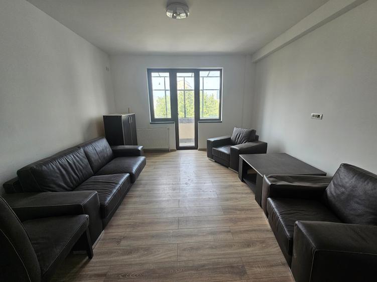 Apartament cu 4 camere decomandat în Armeneasca