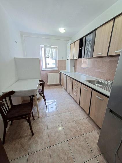 Apartament cu 4 camere decomandat în Astra