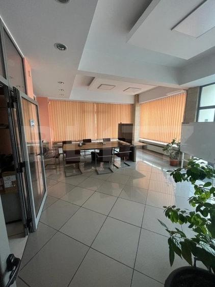 Spațiu comercial, de 274 mp, în Central