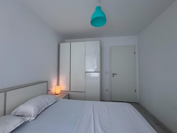 Apartament cu 2 camere decomandat, mobilat în Tractorul