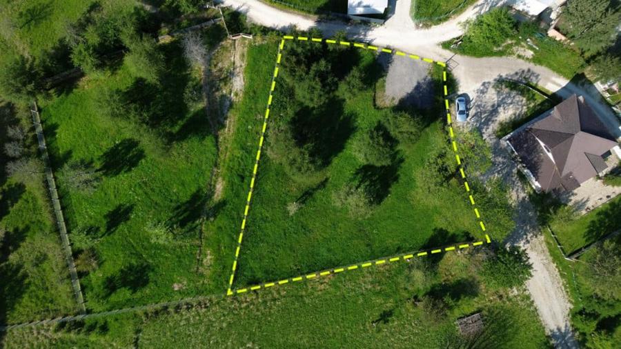 Teren de 1364 mp, în Bran