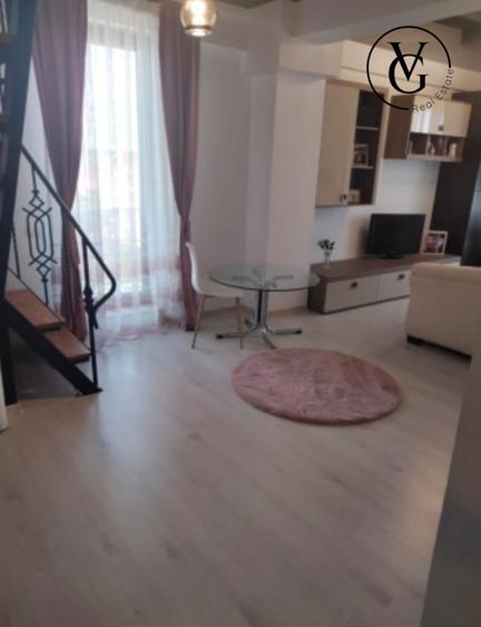 Penthouse cu 4 camere decomandat, mobilat în Mamaia-Sat