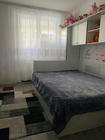 Apartament cu 3 camere decomandat în Libertatea