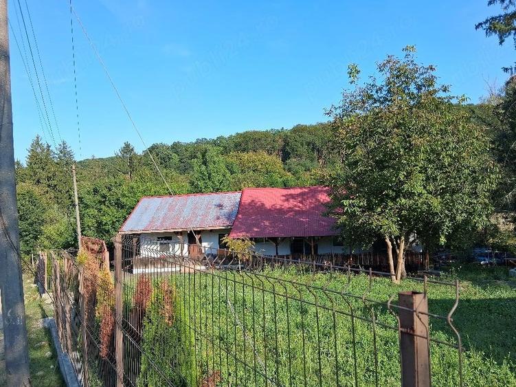 Casă cu Teren 500 Mp în Valea Unghiului