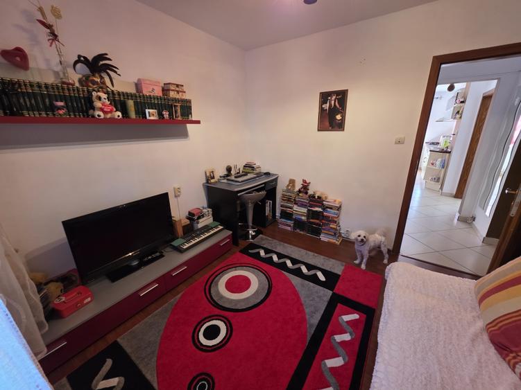 Apartament cu 3 camere decomandat în Aradului