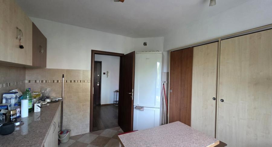 Apartament cu 2 camere semidecomandat, mobilat în Aradului