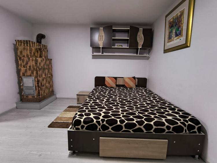 Casă cu 2 camere cu Teren 921 Mp în Ogrăzile