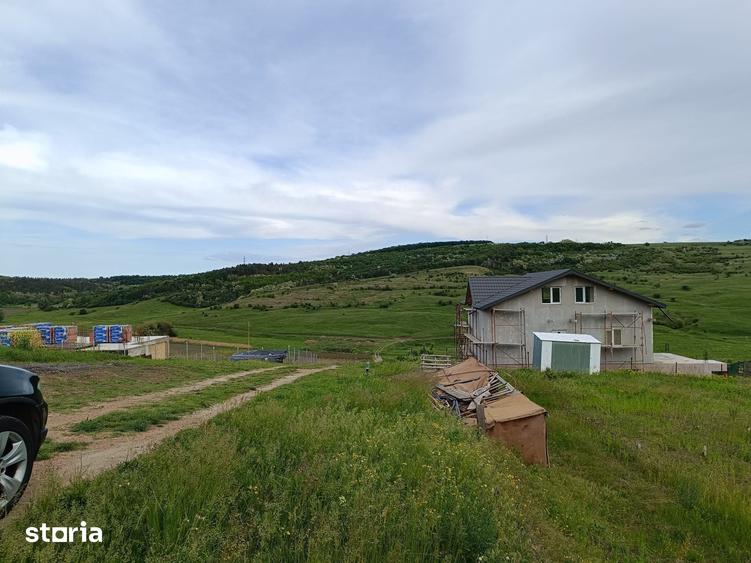 Teren de 1212 mp, în Aroneanu