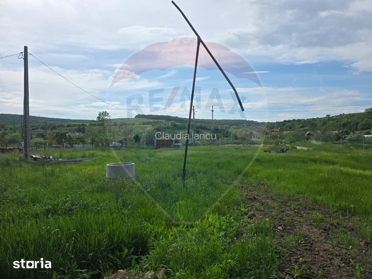 Casa la ro?u cu teren mare, cadru natural deosebit Iernut-Mures