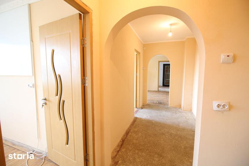 Apartament cu 3 camere semidecomandat în Țiglina 3