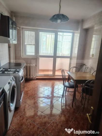 Apartament cu 3 camere decomandat în Ultimul leu