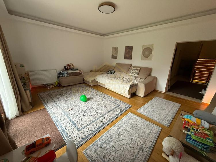 Duplex cu 4 camere cu Canalizare în Central