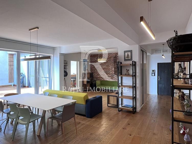 Apartament cu 4 camere decomandat, mobilat în Centru Civic