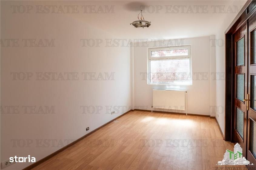 Casă cu 9 camere cu Teren 935 Mp în Chiajna