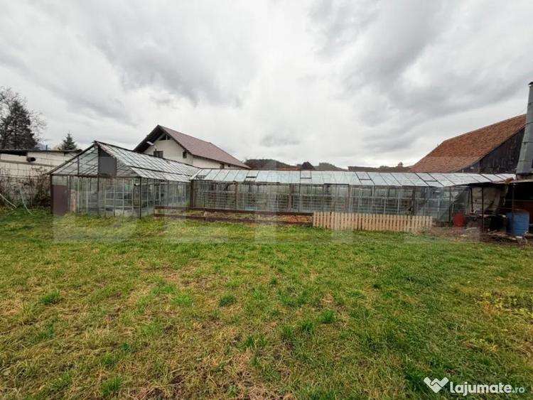 Casă cu 7 camere cu Teren 2285 Mp în Tohanu Vechi