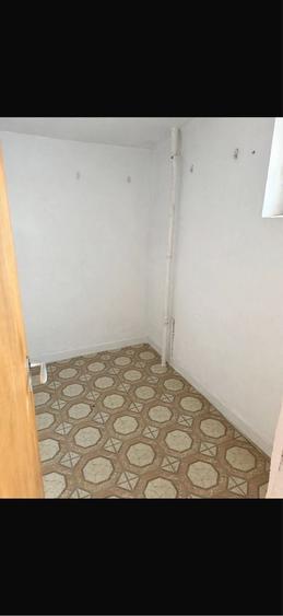 Apartament cu 3 camere semidecomandat în Războieni