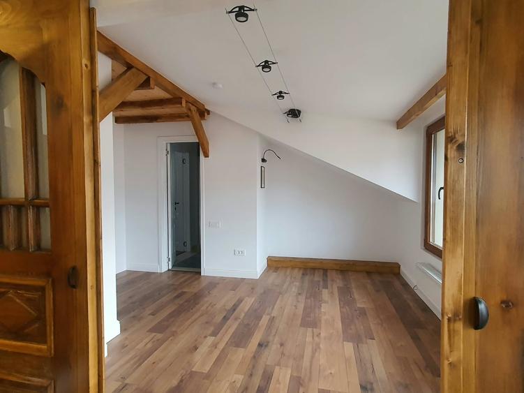 Apartament cu 3 camere decomandat, mobilat în Unirii