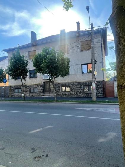 Apartament cu 3 camere decomandat în Semicentral
