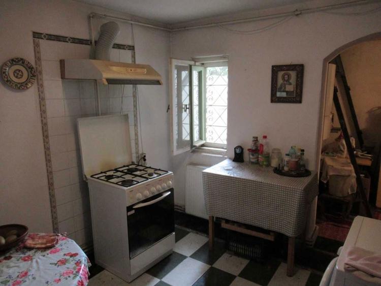 Casă cu 4 camere în Central
