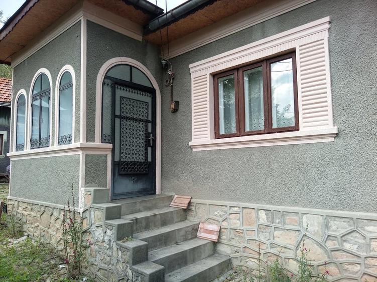 Casă cu 3 camere cu Teren 1106 Mp în Bezdead