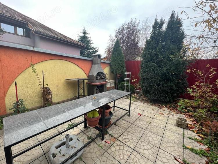 Casă cu 6 camere cu Teren 200 Mp în Intim