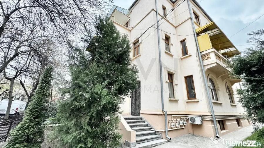 Apartament cu 5 camere semidecomandat în Capitale