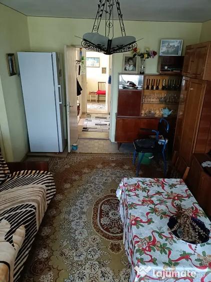 Apartament cu 3 camere semidecomandat, mobilat în Central