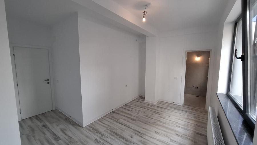 Apartament cu 3 camere decomandat în Kamsas
