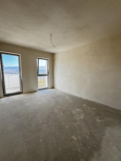 Apartament cu 3 camere semidecomandat în Florești