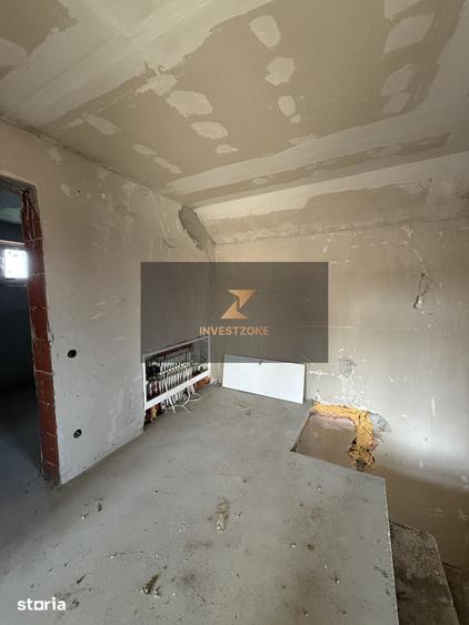 Casă cu 6 camere cu Teren 806 Mp în Cetariu