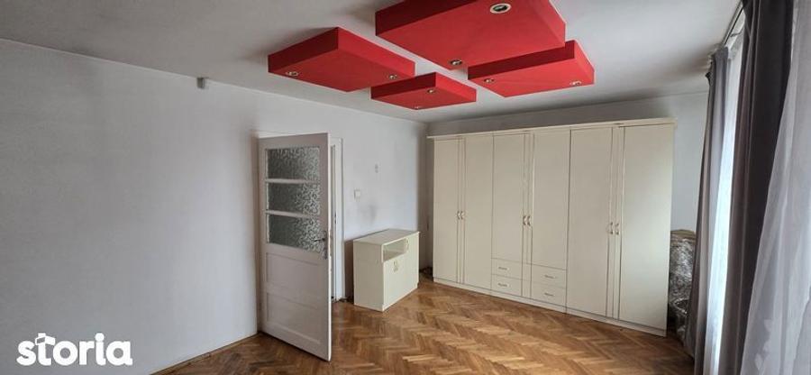 Casă cu 4 camere cu Teren 184 Mp în Central