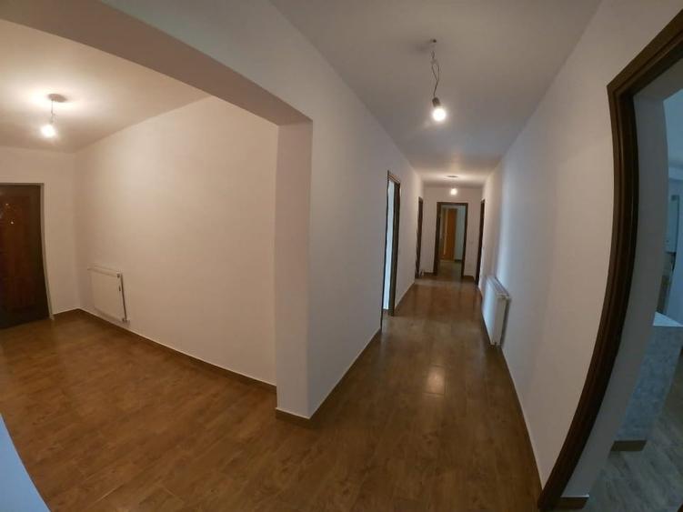 Casă individuală cu 4 camere cu Canalizare în Amara