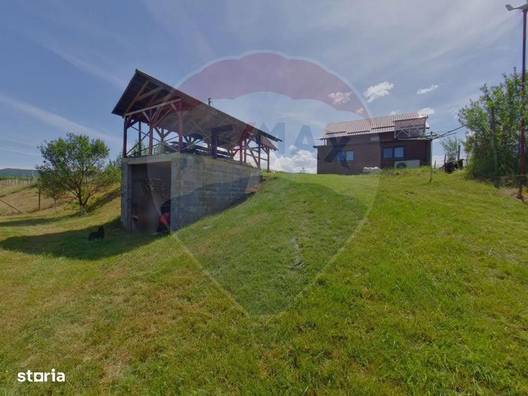 Casă cu 4 camere cu Teren 1160 Mp în Sarasău