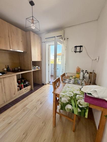 Apartament cu 3 camere decomandat, mobilat în Lipovei