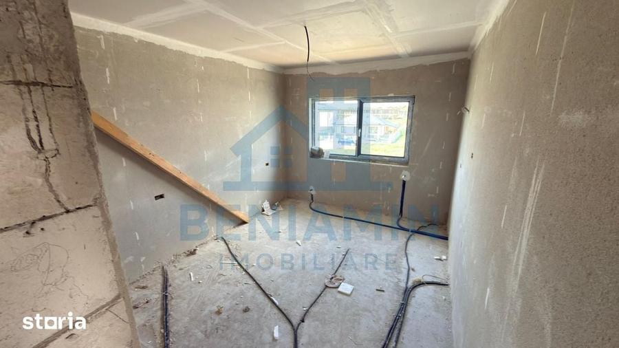 Casă cu 4 camere cu Teren 200 Mp în Malu Mare
