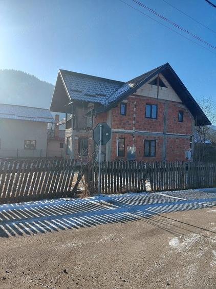 Casă cu Teren 650 Mp în Central