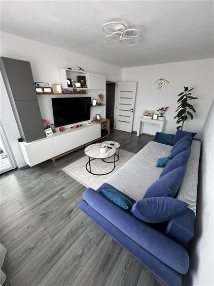 Apartament cu 3 camere decomandat, mobilat în Vasile Aaron