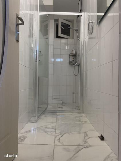 Casă cu 9 camere cu Teren 711 Mp în Central