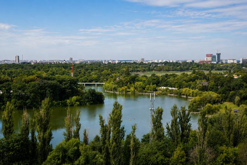 Apartament cu 4 camere decomandat în Aviației