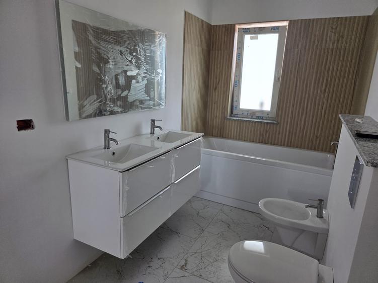 Casă individuală cu 4 camere cu Teren 500 Mp în Central