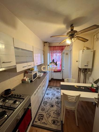 Apartament cu 3 camere decomandat, mobilat în Între Lacuri