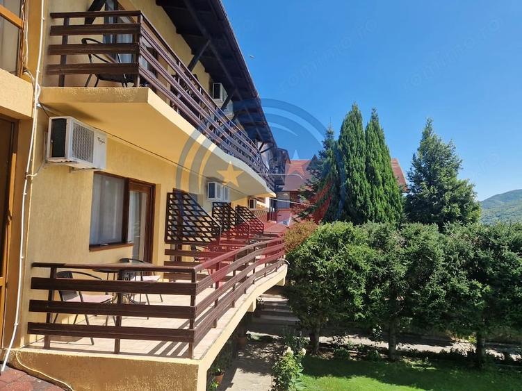 Casă cu 20 camere cu Teren 1632 Mp în Eșelnița