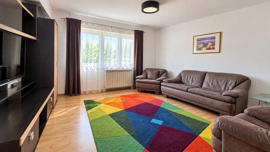Apartament cu 3 camere decomandat, mobilat în Central